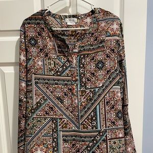 Van Heusen Blouse Convertible sleeves, 100% Polyester, Size L